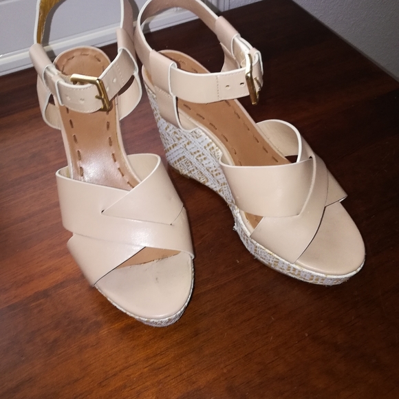 Size 7 Tahari platform 4 inch heels sandals - Picture 3 of 4